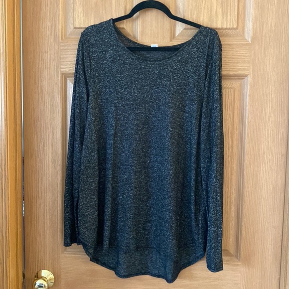 ✨Black, Basic Long Sleeve✨ - Picture 1 of 3